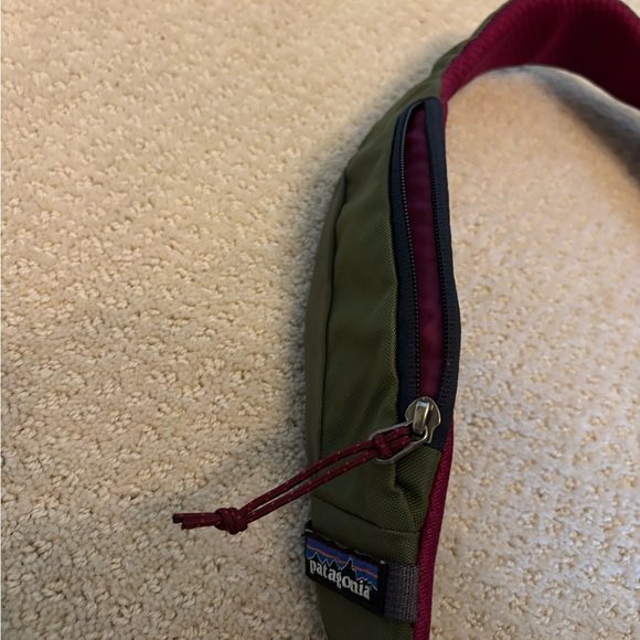 Patagonia Green Sling Bag - Picture 5 of 5